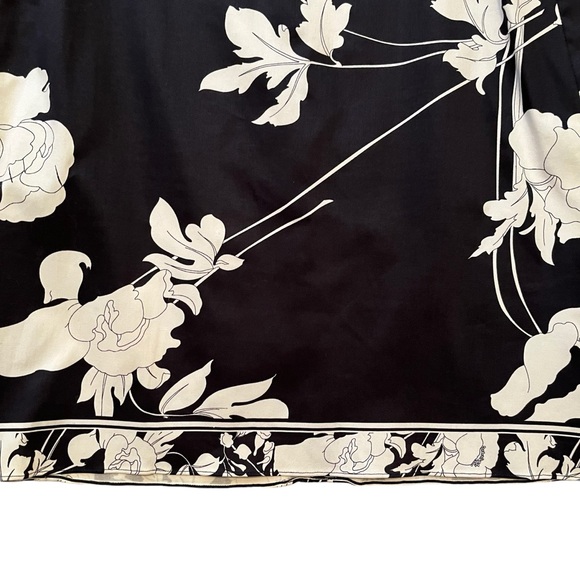 Tahari Navy Blue and White Floral Stretch Cotton Pencil Skirt 6 - Picture 3 of 6